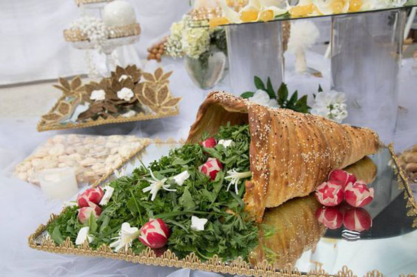 ۴۵ نمونه تزیین سفره عقد