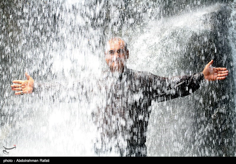 عکس/ یک روز گرم تابستانی در آبشار گنجنامه همدان