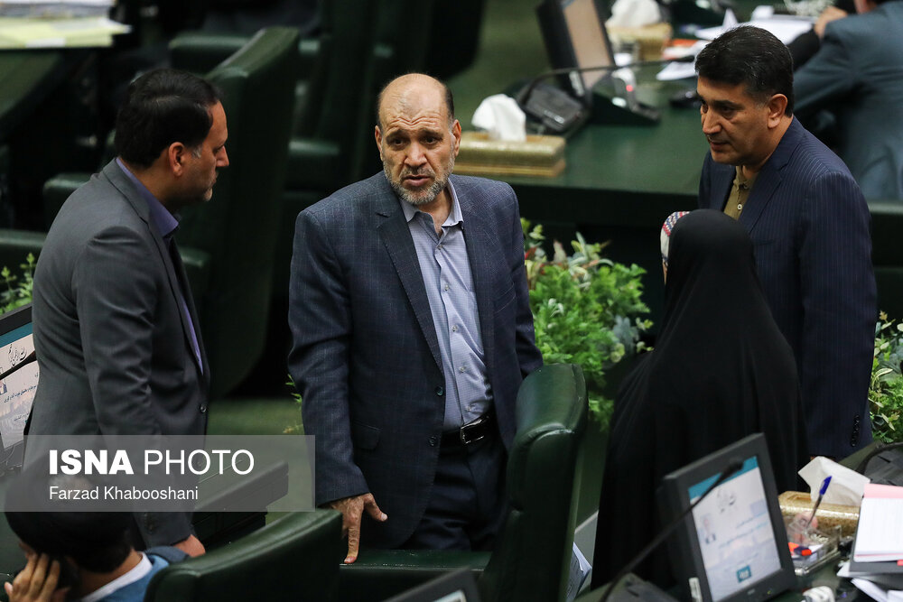عکس/ حضور دو نماینده بازداشتی پس از آزادی در جلسه علنی مجلس