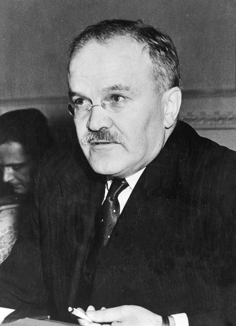 تاریخچه و علت نامگذاری کوکتل مولوتوف را بدانید