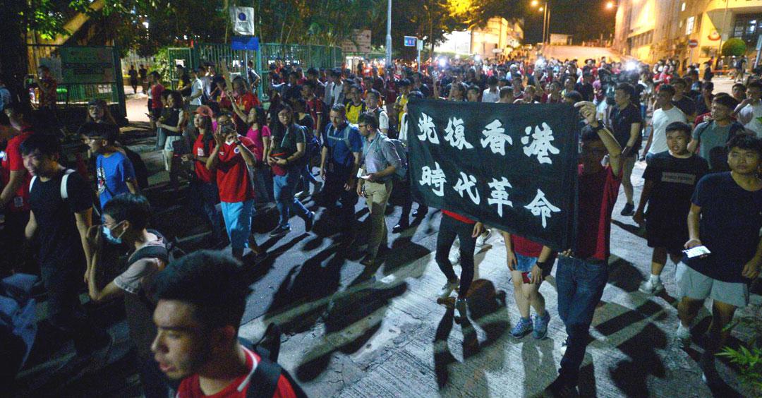اعتراضات هواداران هنگ‌ کنگ به خیابان‌ها کشیده شد