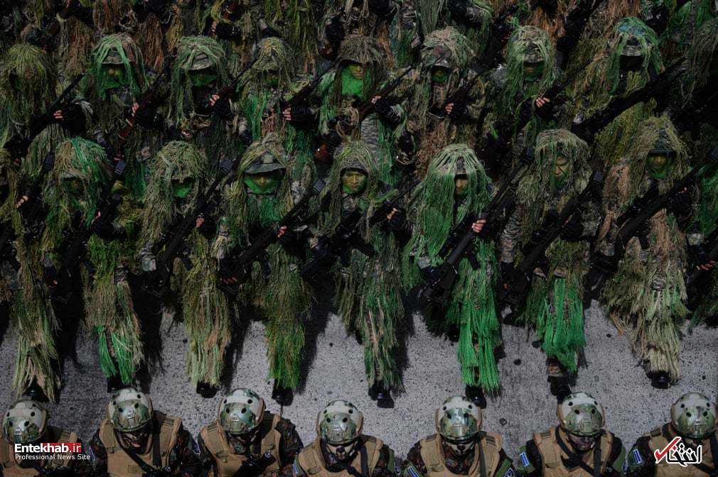 رژه سربازان ارتش السالوادور در مراسم جشن استقلال این کشور