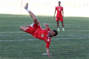 مدافع پرسپولیس دربی را از دست داد