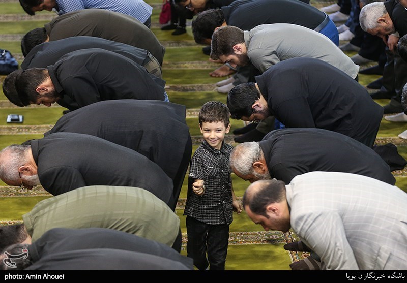 عکس/ بازیگوشی کودکان در نماز جمعه تهران