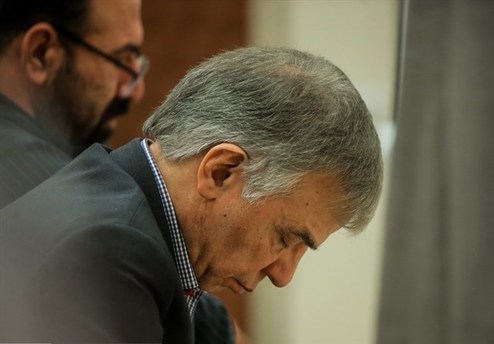 «خط دادن» عباس ایروانی در جلسه دادگاه خبرساز شد