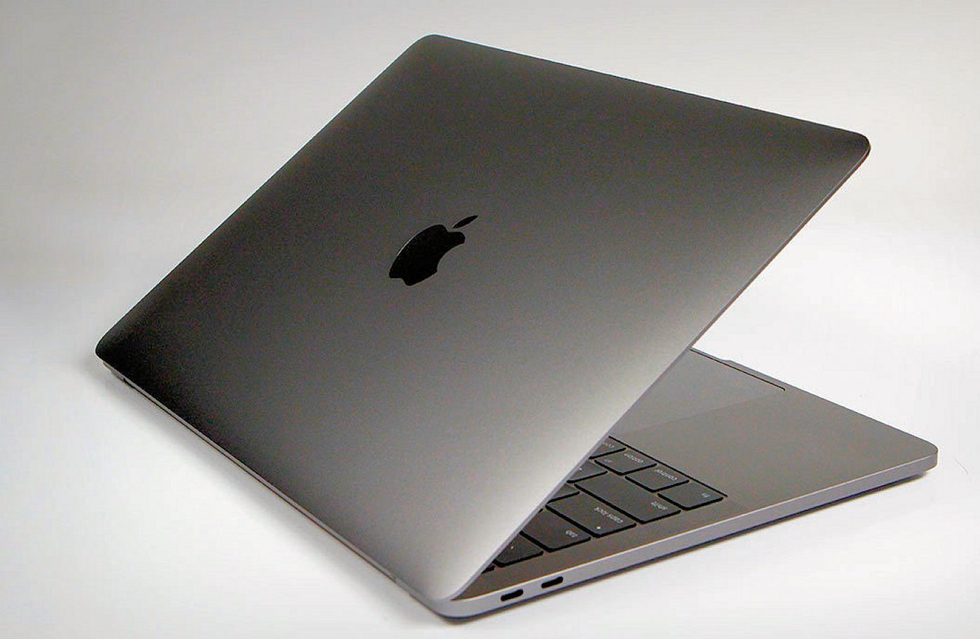 Macbook space grey. MACBOOK Air 13 2018. Apple MACBOOK Air Pro 13. Мак бук АИР 13 2018. MACBOOK Air - 2018 г..