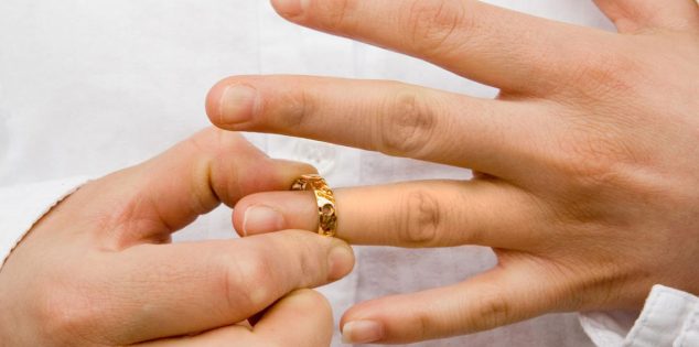خانمم بعد از طلاق می‌خواهد من را از چشم بچه‌هایم بیندازد!
