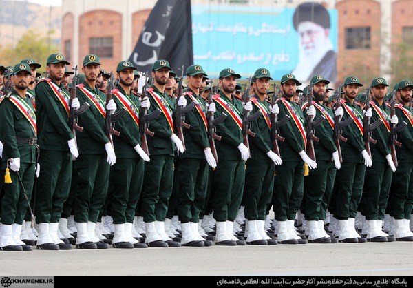 حضور رهبر انقلاب در دانشگاه افسری امام حسین(ع)