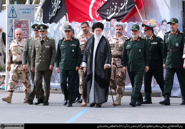 حضور رهبر انقلاب در دانشگاه افسری امام حسین(ع)