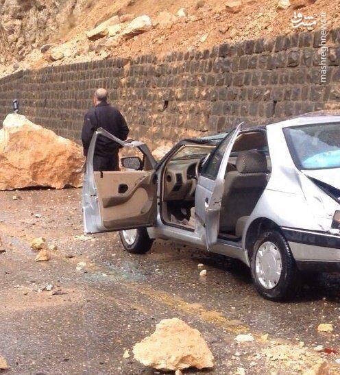 عکس/ ریزش مرگبار سنگ بر روی خودرو یک شیرازی