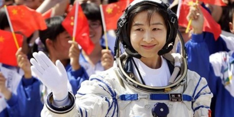 نخستین فضانورد زن به ماه می‌رود
