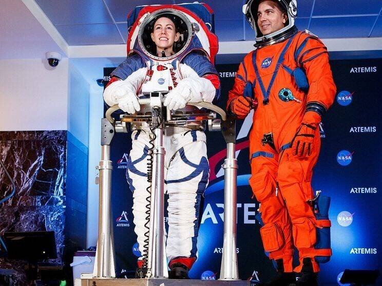 لباس‌های جدید ناسا برای سفر به ماه رونمایی شد