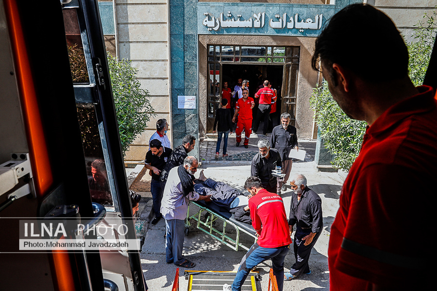 عکس/ انتقال زائران مصدوم در حوادث ترافیکی اربعین از کربلا به مهران