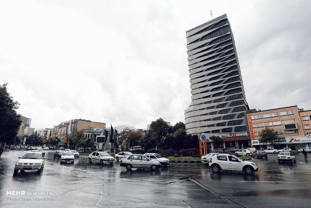 عکس/ بارش اولین باران پاییزی در همدان