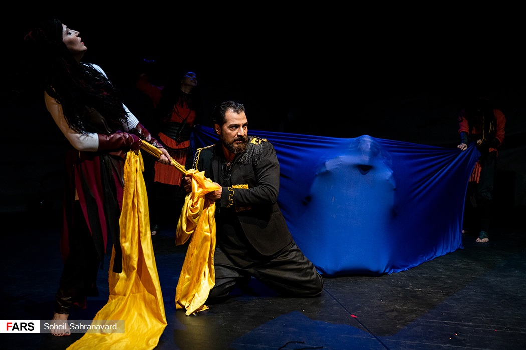 نمایش «سرزمین پدری»