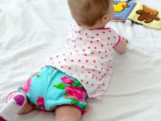 دوخت لباس گلدار برای نوزادان زیر یک سال