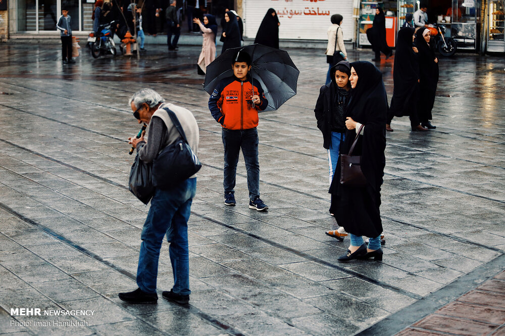 عکس/ بارش اولین باران پاییزی در همدان