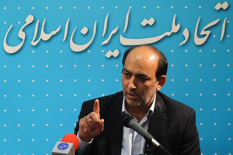 شکوری‌راد: احمدی‌نژاد اصولگرایان را منفجر کرد