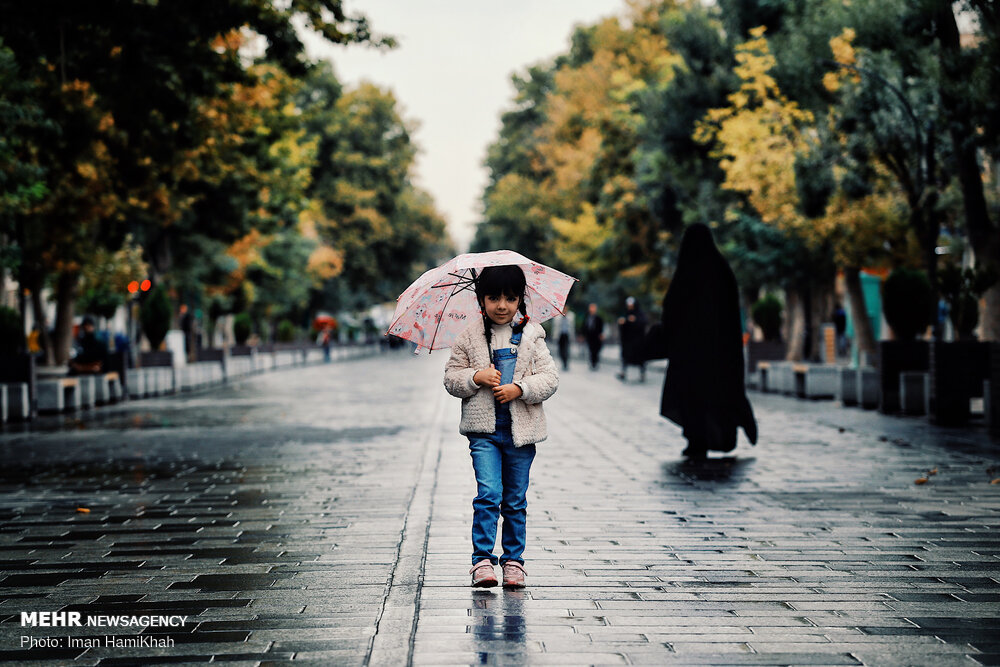 عکس/ بارش اولین باران پاییزی در همدان