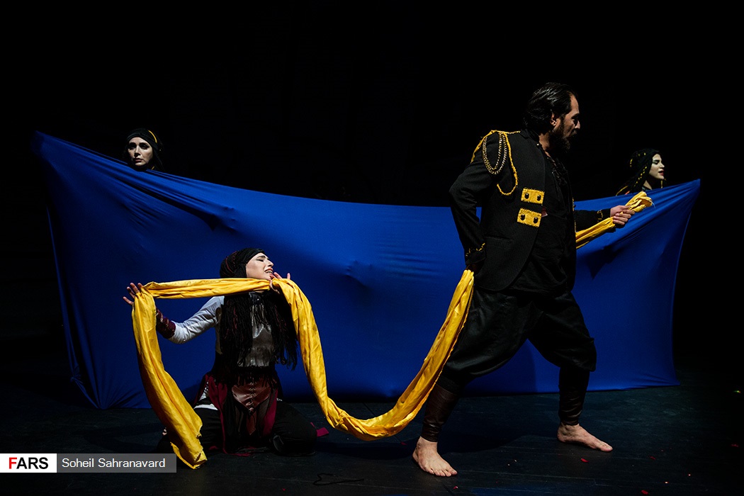 نمایش «سرزمین پدری»