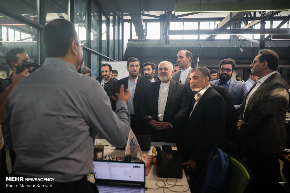 بازدید وزیر امور خارجه از کارخانه نوآوری آزادی