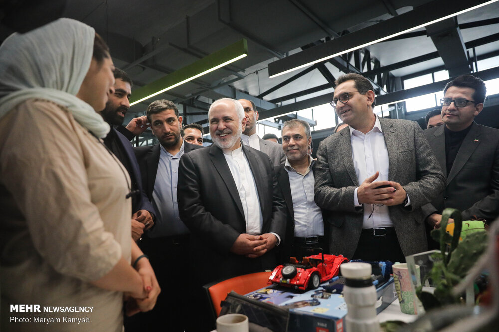 بازدید وزیر امور خارجه از کارخانه نوآوری آزادی