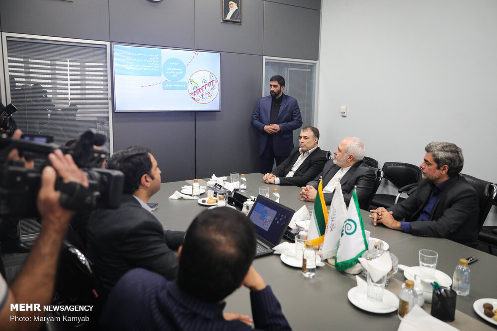 بازدید وزیر امور خارجه از کارخانه نوآوری آزادی