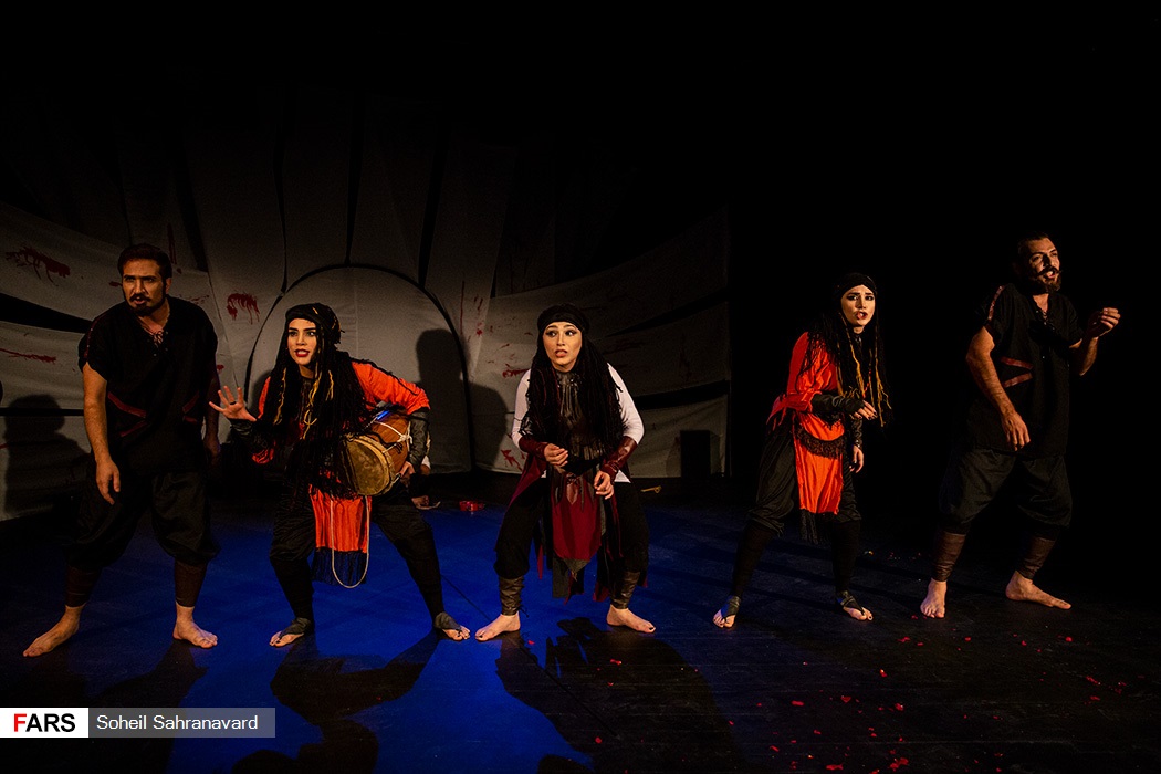 نمایش «سرزمین پدری»
