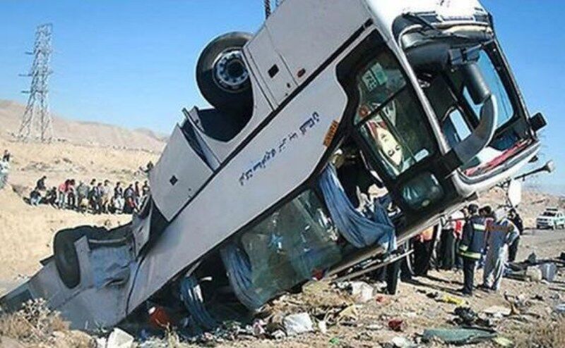 واژگونی اتوبوس در جاده الیگودرز-ازنا ۲۴ مصدوم برجای گذاشت