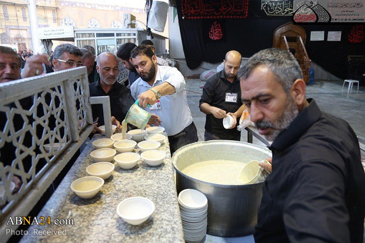 خدمات‌رسانی خادمان کاظمین به زائران اربعین