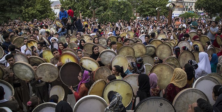 بزرگترین مراسم مولودی‌خوانی کشور در سنندج برگزار می‌شود