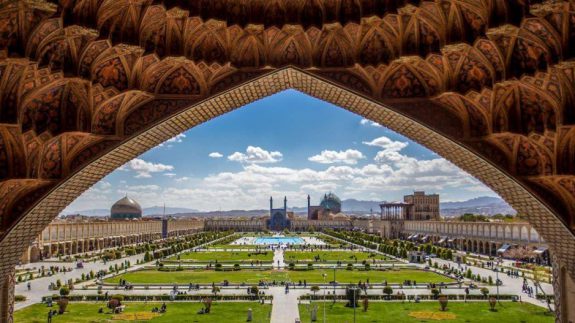 هوای سرد پاییزی در انتظار اصفهانی ها 