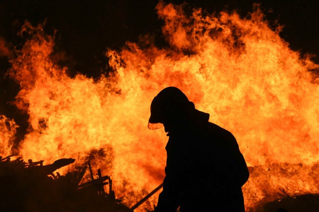 کارخانه فرآورده‌های لبنی پادراتوس قوچان در میان شعله های آتش