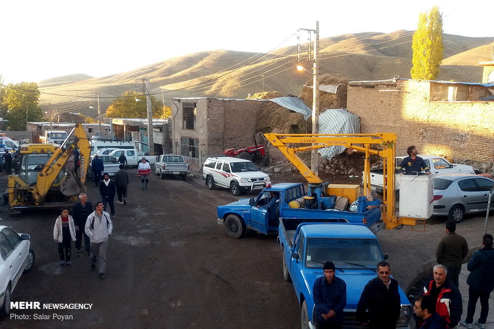 عکس/ امدادرسانی به روستاهای زلزله زده ورنکش و بالسین آذربایجان شرقی