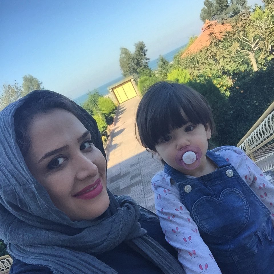 چهره ها/ سلفی خاله سارا با نهالش