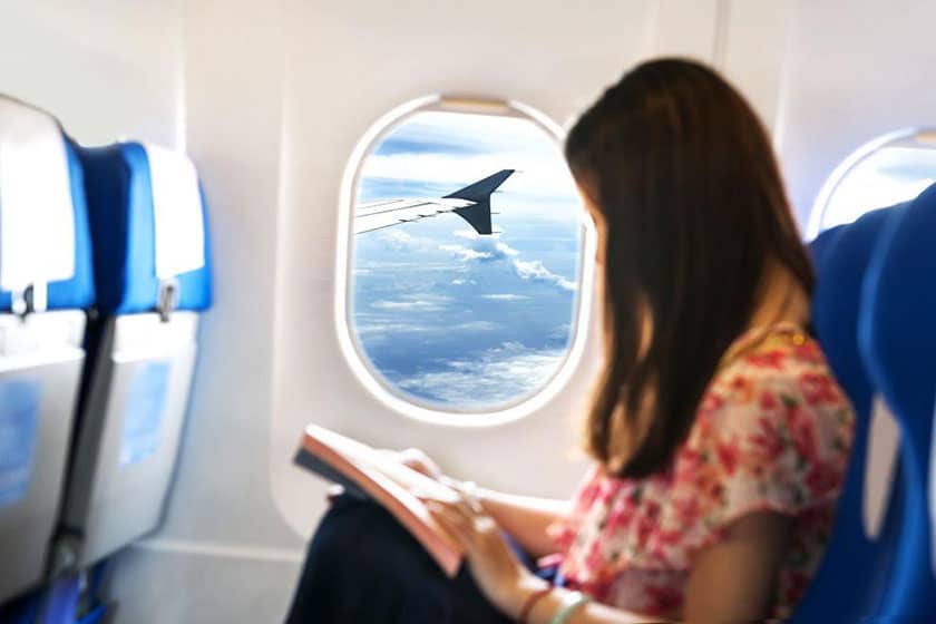 صندلی کنار پنجره هواپیما بهتر است یا صندلی کنار راهرو؟