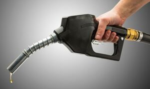 مکاتبه دو وزیر درباره گرانی بنزین