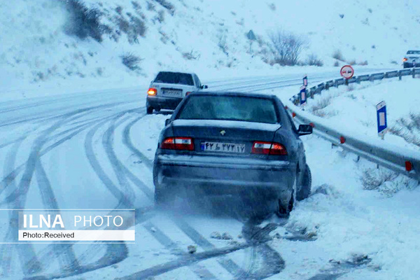 برف و کولاک جاده کیاسر - سمنان را مسدود کرد
