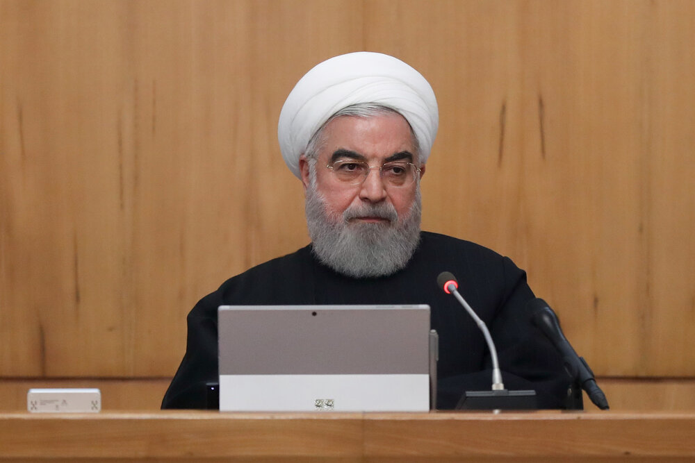 عکس/ گپ و گفت روحانی و نوبخت در جلسه هیئت دولت