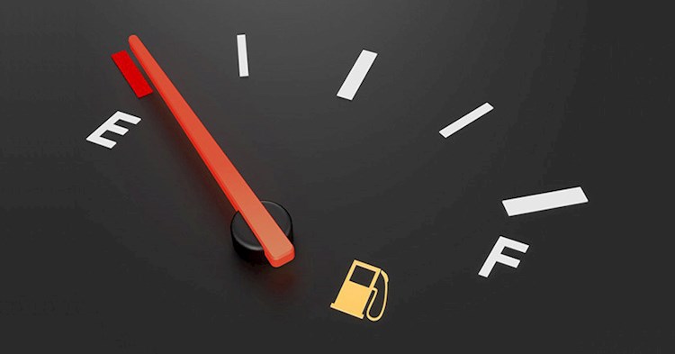 کم بودن میزان بنزین در باک خودرو چه خساراتی به شما تحمیل می‌کند؟