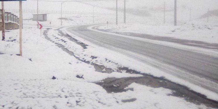 ۲۷ گرفتار در برف در راه‌های استان سمنان امدادرسانی شدند