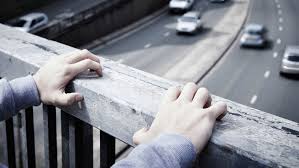 خودکشی دختر ۱۳ ساله از روی پل عابر پیاده‌ای در لواسان