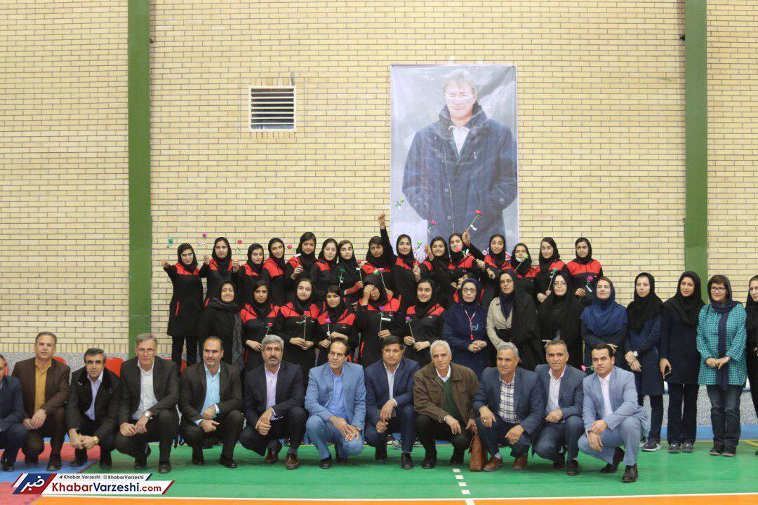 ساخت سالن ورزشی با کفش زنده‌یاد ناصر حجازی