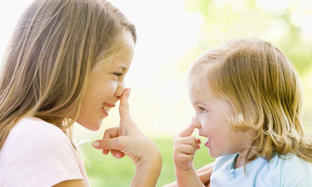 همه چیز درباره تقلید کردن کودک از هم