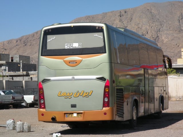 توقیف 2 دستگاه اتوبوس حامل کالای قاچاق در حاجی آباد