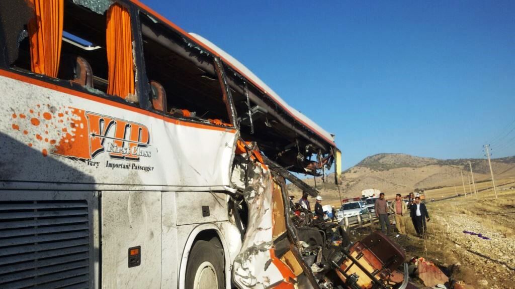 ۲۱ مصدوم در واژگونی اتوبوس در مسیر مرند-تبریز