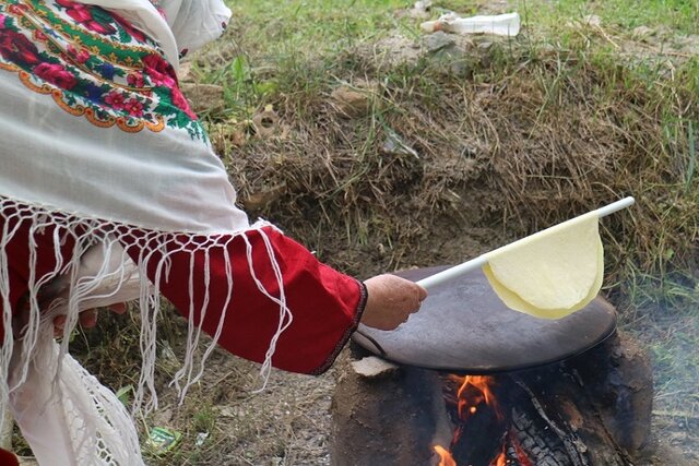 پخت «نان يوخا» در خراسان شمالي؛ مهارتي که ميراث ملي شد