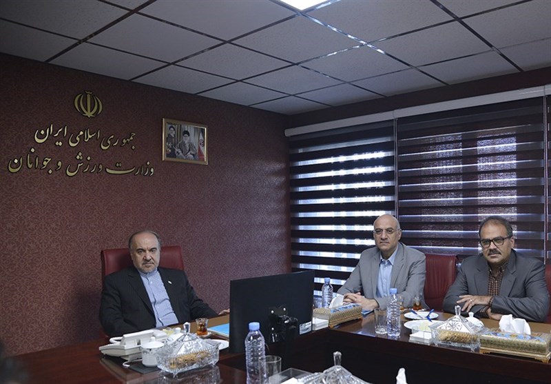بنفش سر آبی را برید