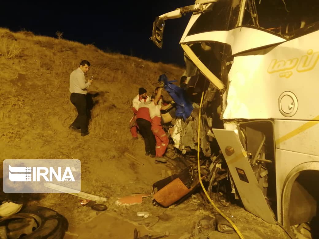 خروج اتوبوس در آزادراه زنجان - تبریز یک کشته و ۲۳ مصدوم برجای گذاشت