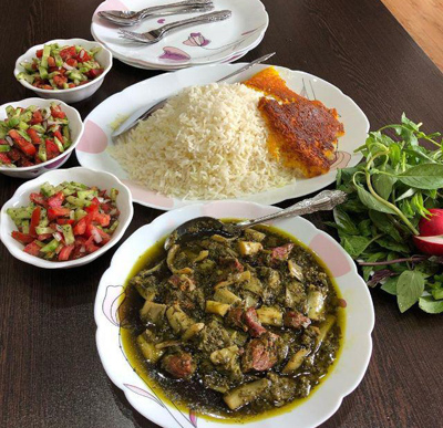 خورش کرفس جا افتاده با ريزه کاري هايش